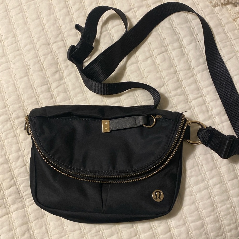 Lululemon all night festival bag 2L. NWOT
